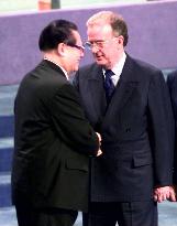 Presidents of China, Portugal greet at Macao handover